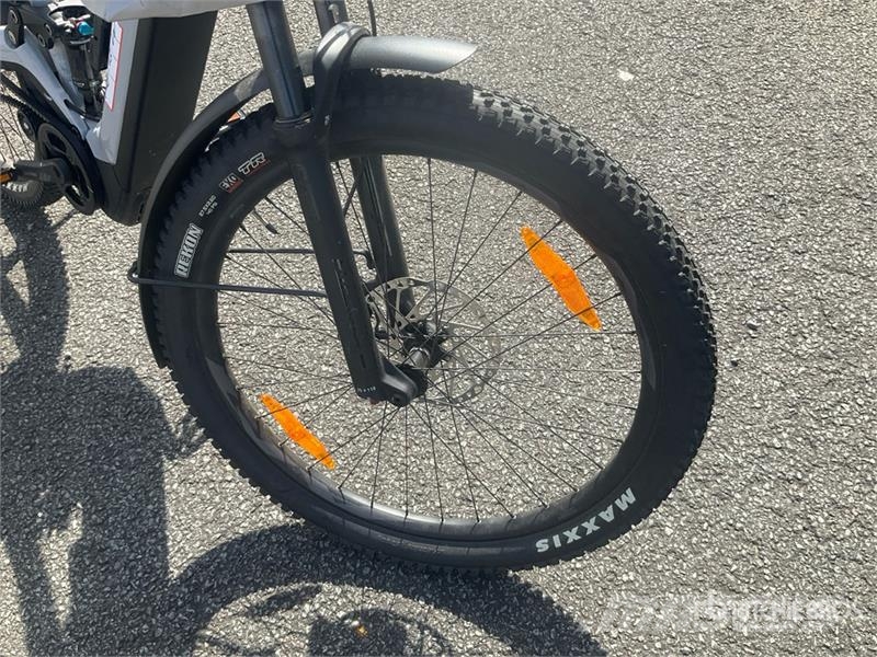 GiANT Stormguard E+2 Electric Bicycle مكونات أخرى