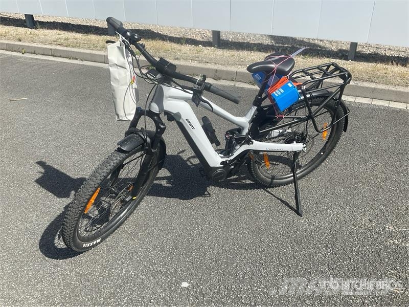 GiANT Stormguard E+2 Electric Bicycle مكونات أخرى