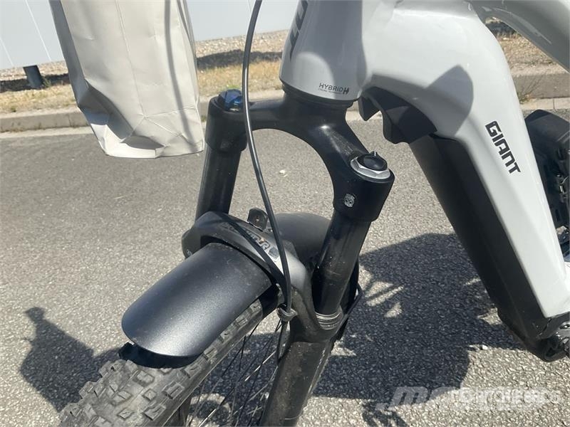GiANT Stormguard E+2 Electric Bicycle مكونات أخرى