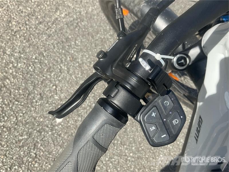GiANT Stormguard E+2 Electric Bicycle مكونات أخرى