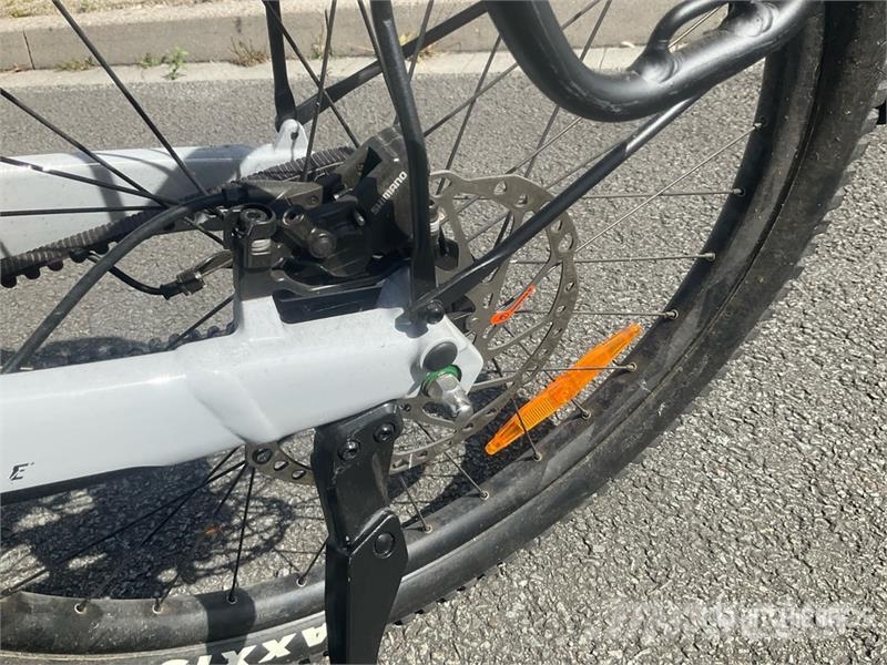 GiANT Stormguard E+2 Electric Bicycle مكونات أخرى