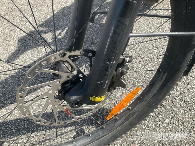 GiANT Stormguard E+2 Electric Bicycle مكونات أخرى