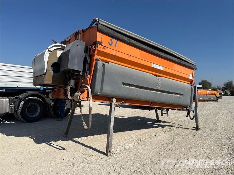 Giletta UP4000 Salt Spreader 砂と塩撒き専用車