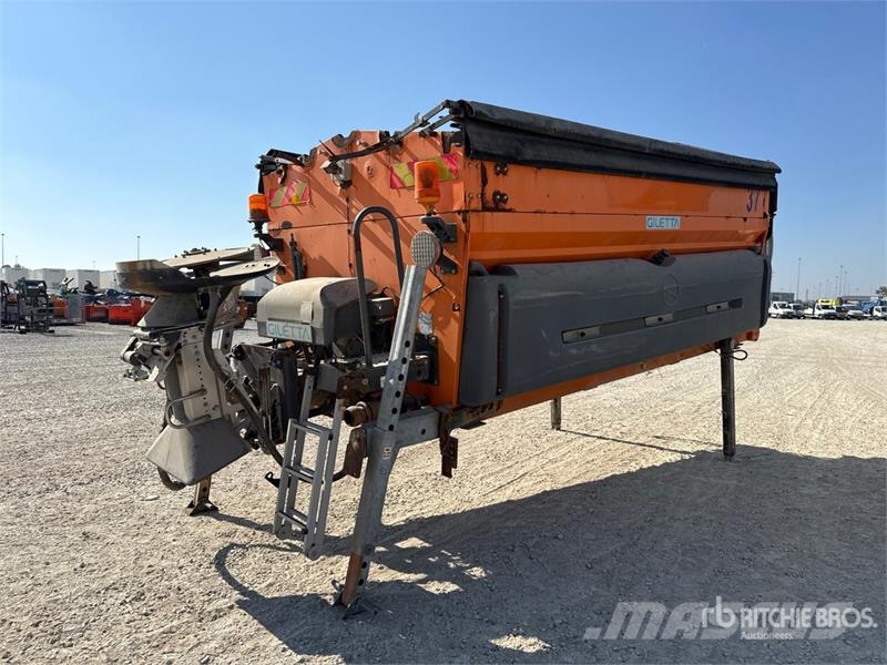 Giletta UP4000 Salt Spreader 砂と塩撒き専用車