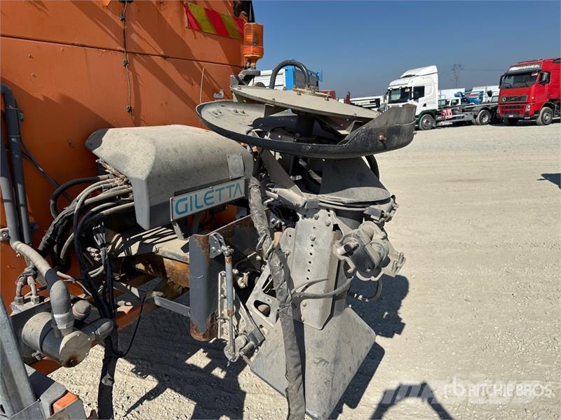 Giletta UP4000 Salt Spreader 砂と塩撒き専用車