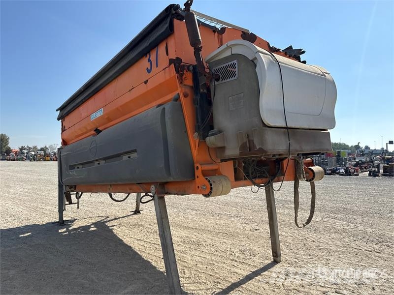 Giletta UP4000 Salt Spreader 砂と塩撒き専用車