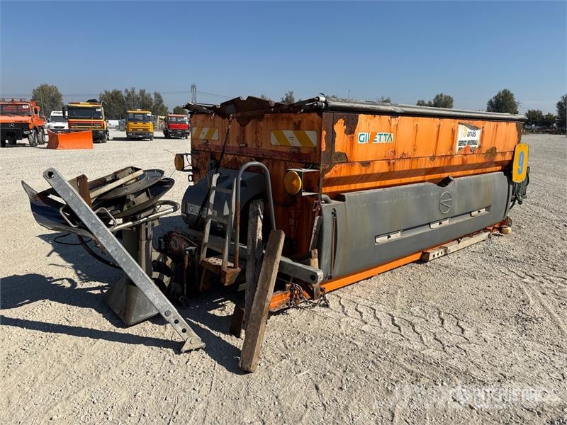 Giletta UP4000 Salt Spreader 砂と塩撒き専用車