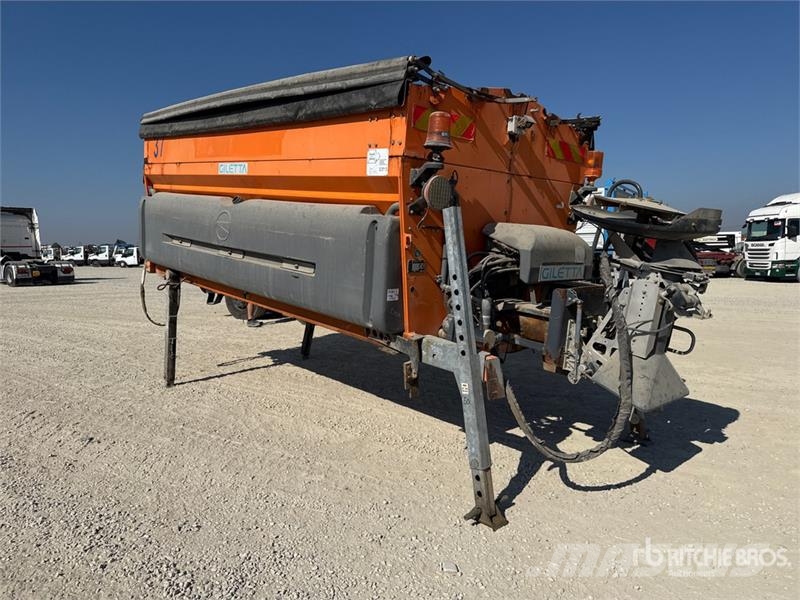 Giletta UP4000 Salt Spreader 砂と塩撒き専用車