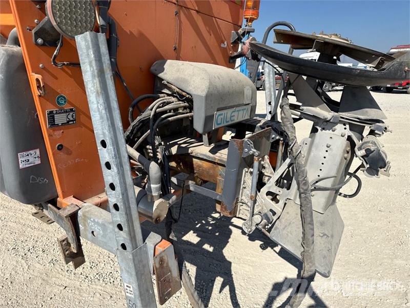 Giletta UP4000 Salt Spreader 砂と塩撒き専用車
