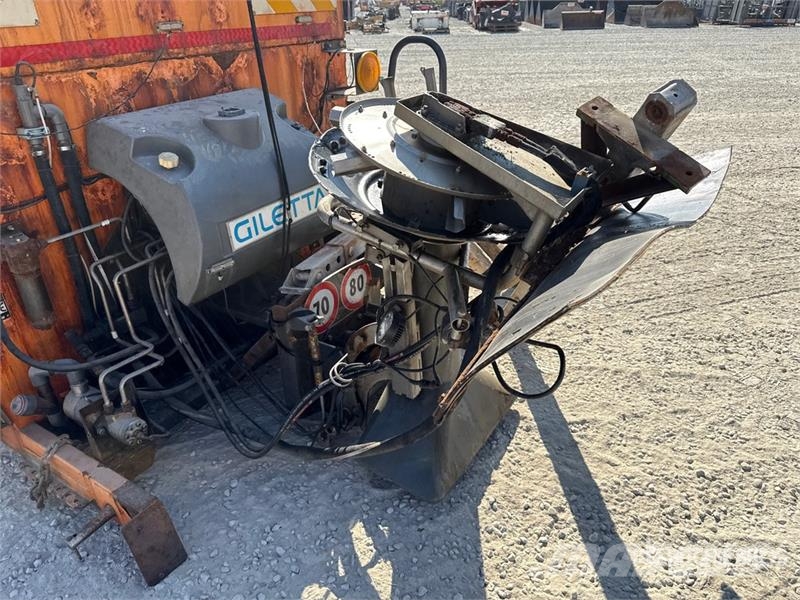 Giletta UP4000 Salt Spreader 砂と塩撒き専用車