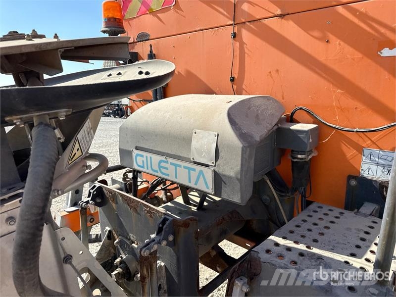 Giletta UP4000 Salt Spreader 砂と塩撒き専用車