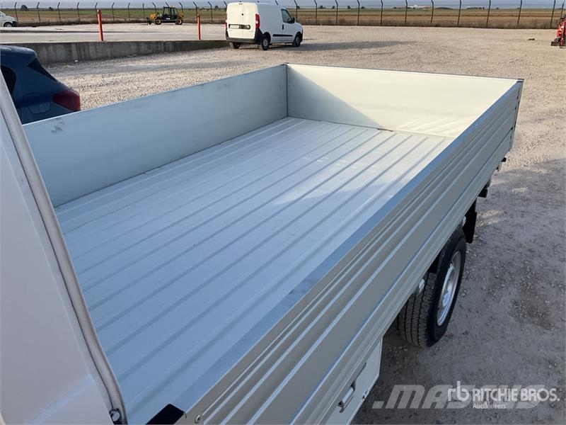 Giotti Victoria SRL Gladiator Top 4x2 Flatbed Truck (Unus Camiones plataforma