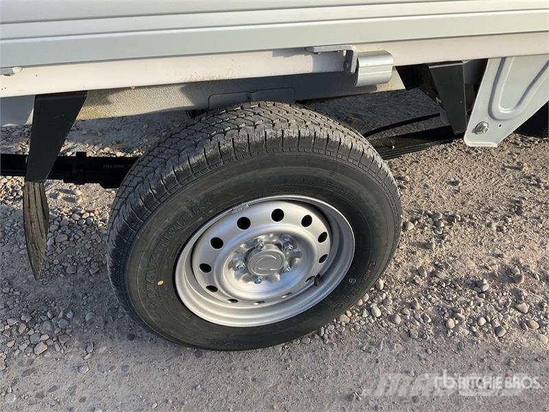 Giotti Victoria SRL Gladiator Top 4x2 Flatbed Truck (Unus Camiones plataforma