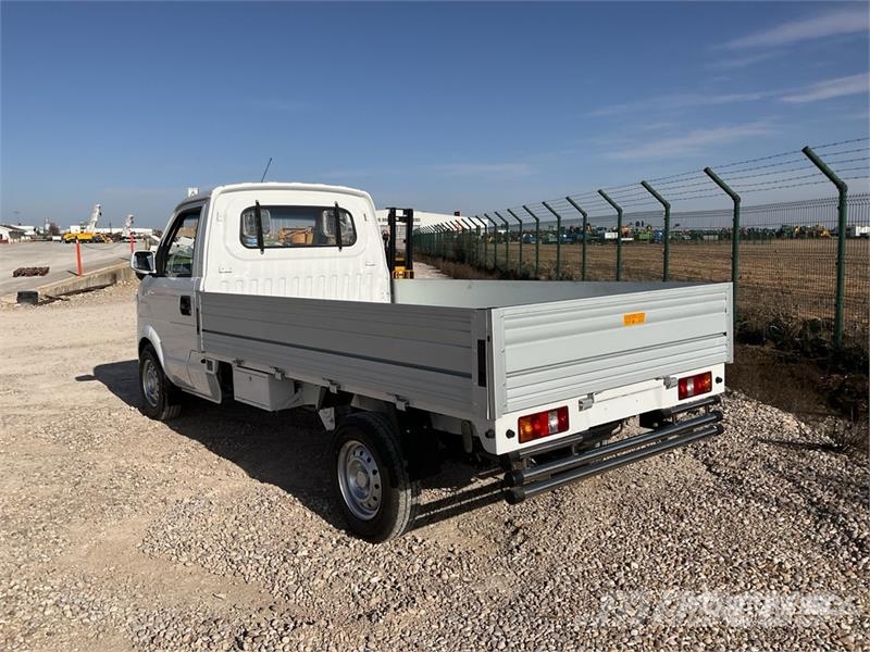 Giotti Victoria SRL Gladiator Top 4x2 Flatbed Truck (Unus Camiones plataforma