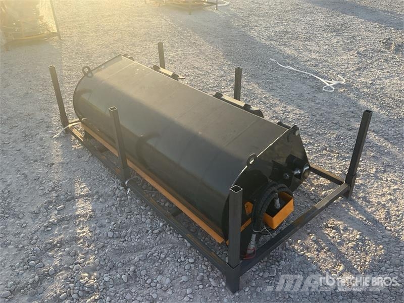  GIYI GY-BS72 Skid Steer Sweeper (Unused) Cepillos