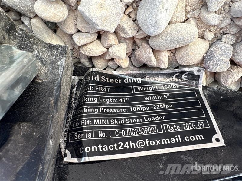  GIYI GY-FR47 Dingo Skid Steer Forks (Unused) Horquillas