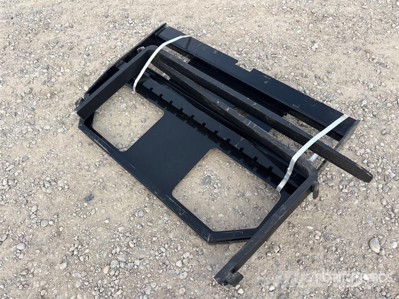 GIYI GY-FR47 Dingo Skid Steer Forks (Unused) Gabeln