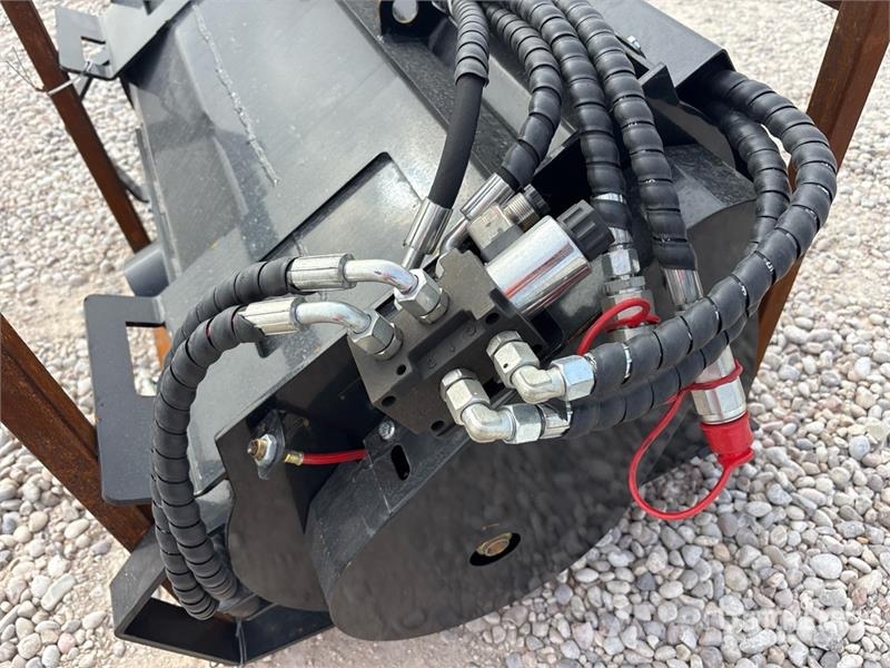  GIYI MB27 48 In Skid Steer Concrete Mixer (Unused) Polovne mešalice