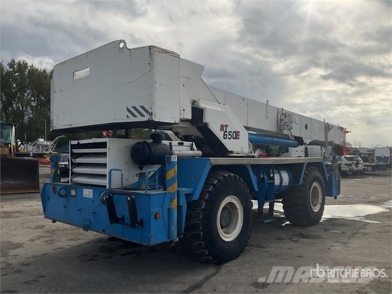 Grove RT650E Celtņi nelīdzenām virsmām