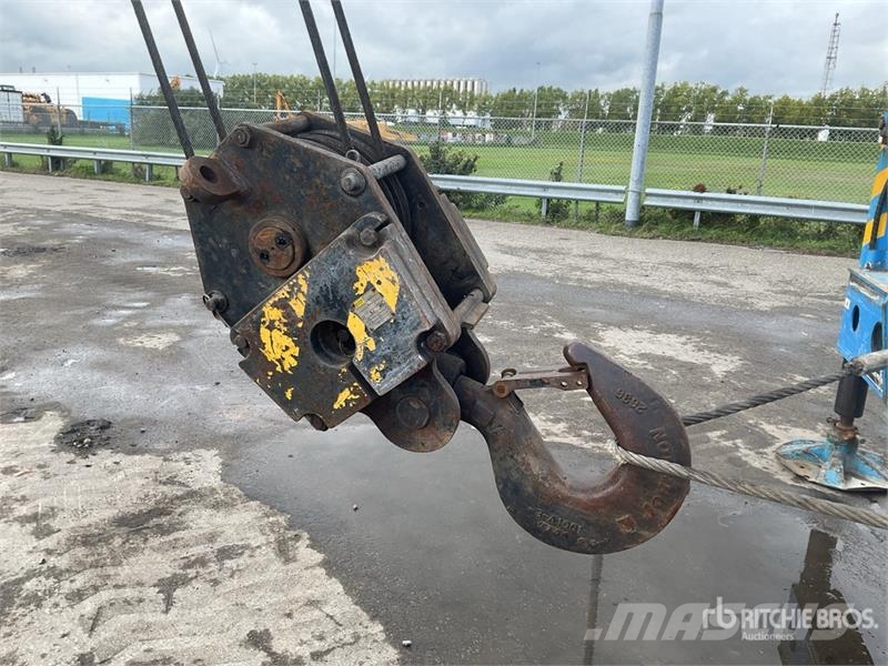 Grove RT650E Celtņi nelīdzenām virsmām