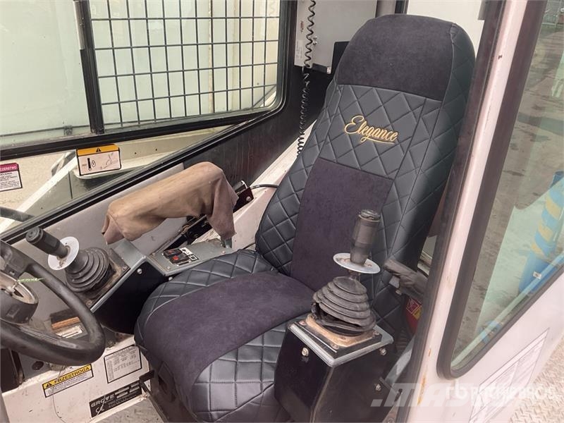 Grove RT650E Celtņi nelīdzenām virsmām