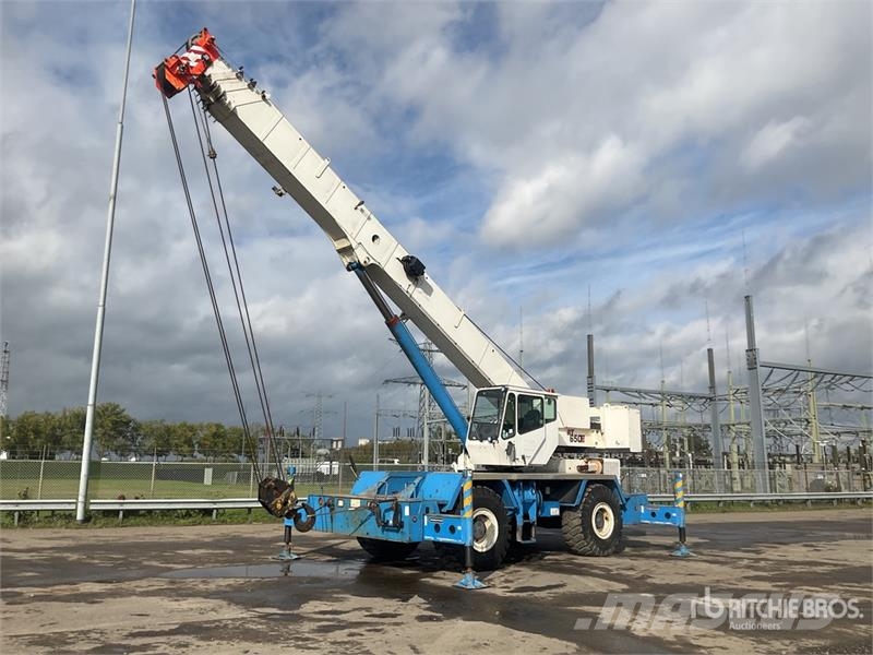 Grove RT650E Celtņi nelīdzenām virsmām