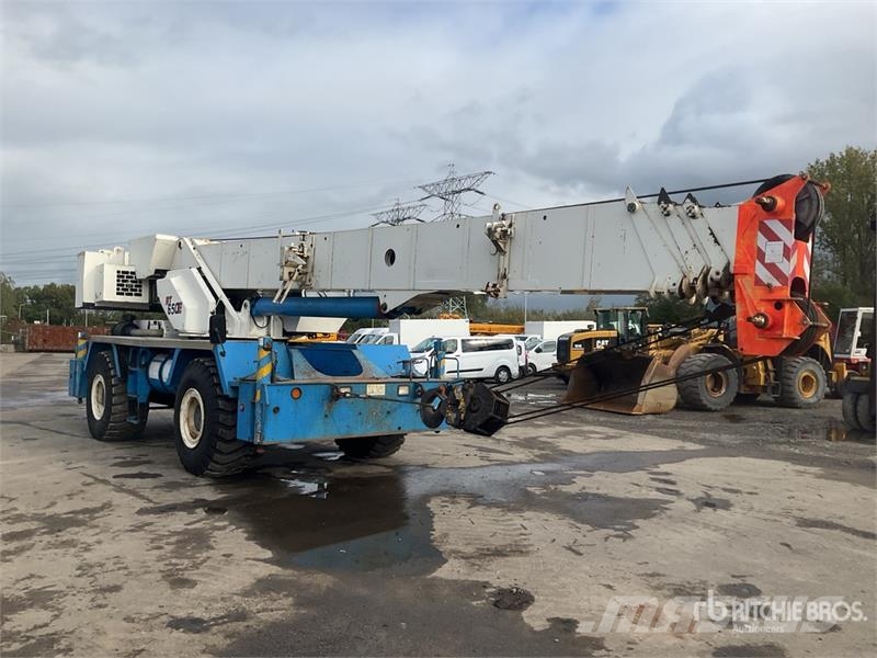 Grove RT650E Celtņi nelīdzenām virsmām
