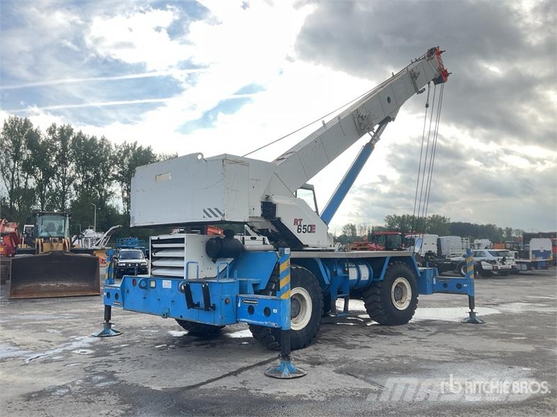 Grove RT650E Celtņi nelīdzenām virsmām