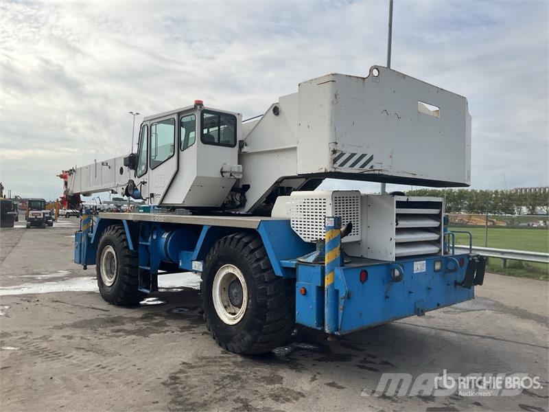Grove RT650E Celtņi nelīdzenām virsmām