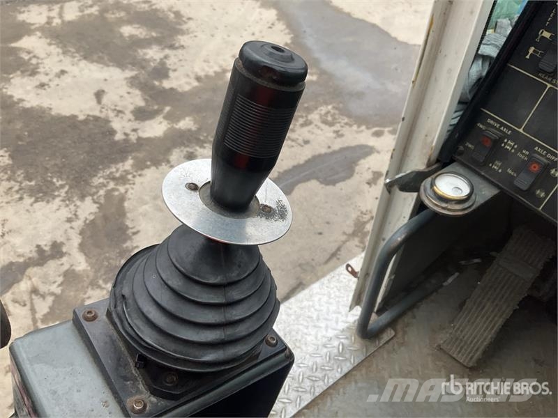 Grove RT650E Celtņi nelīdzenām virsmām