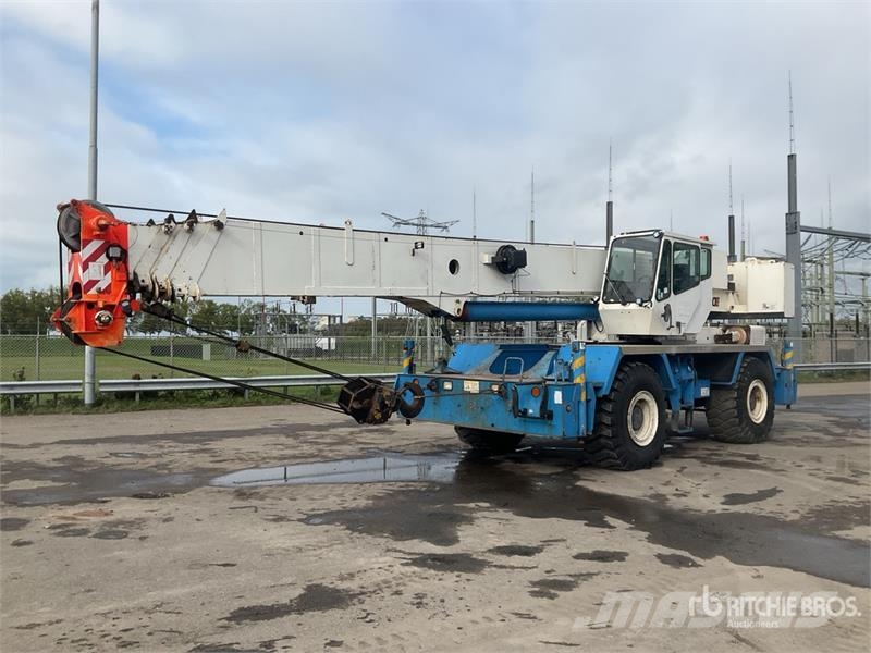 Grove RT650E Celtņi nelīdzenām virsmām