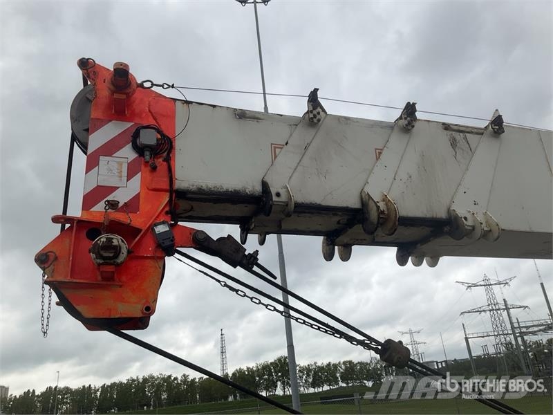 Grove RT650E Celtņi nelīdzenām virsmām