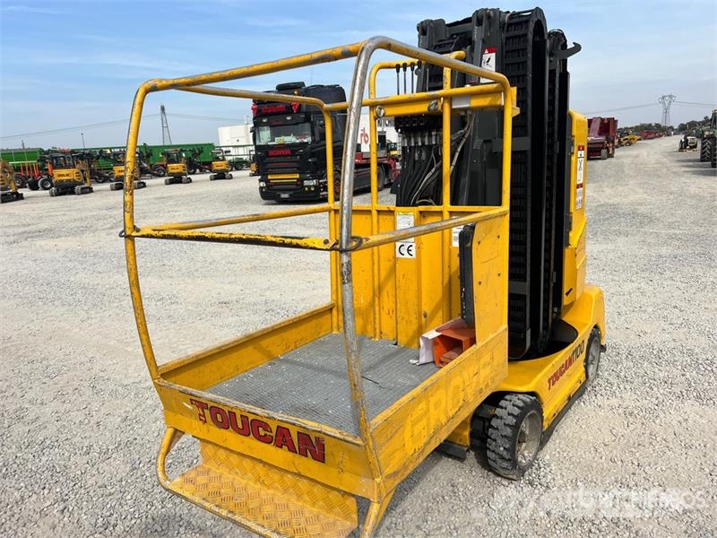 Grove Toucan 1100C Vertical Mast Lift (Inoperable) Personenaufzüge