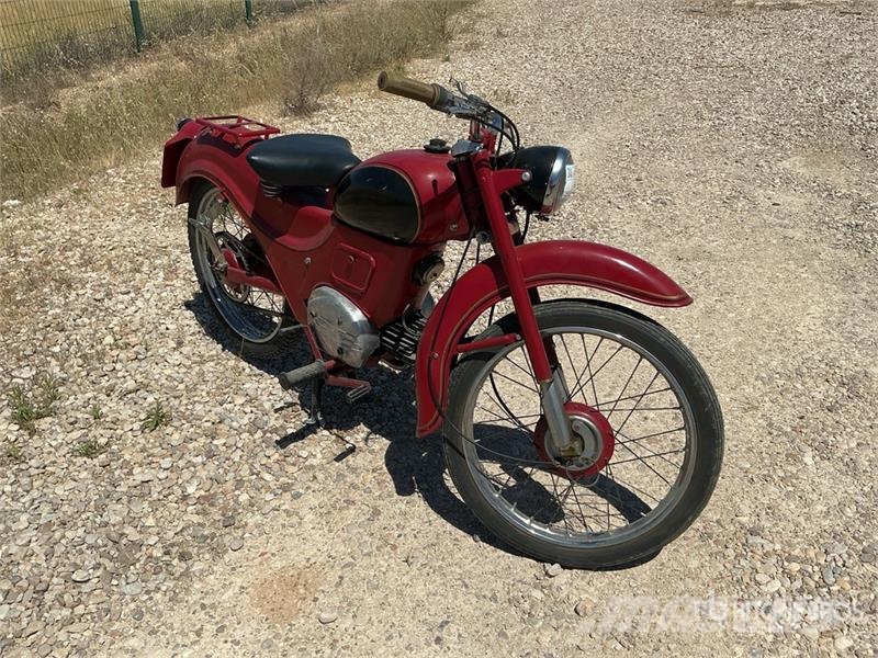 Guzzi Hispania Classic Bike (Inoperable) Carros