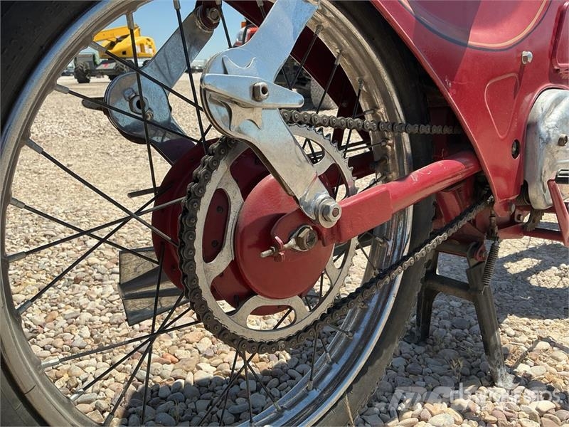 Guzzi Hispania Classic Bike (Inoperable) Carros
