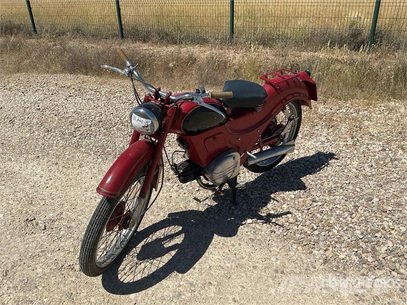 Guzzi Hispania Classic Bike (Inoperable) Carros
