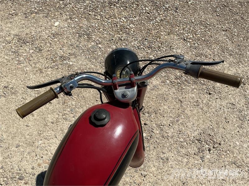 Guzzi Hispania Classic Bike (Inoperable) Carros