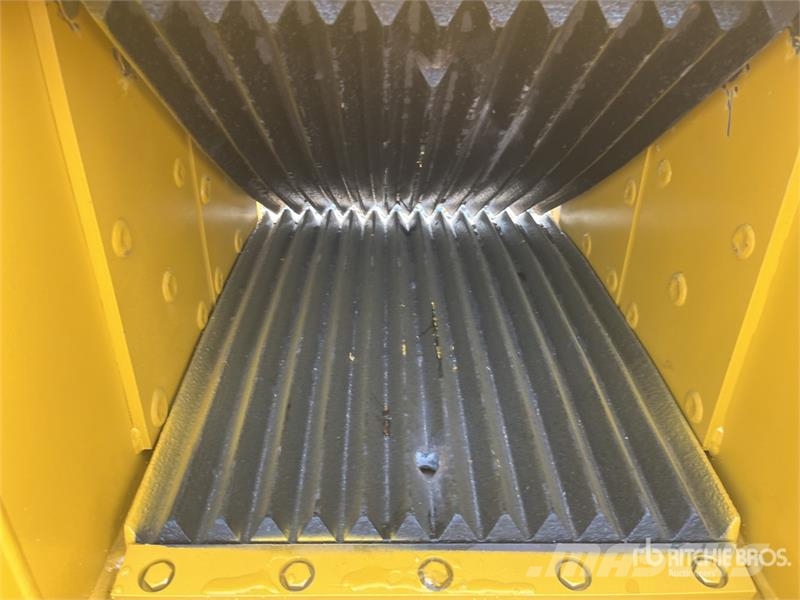 H&W BKT32034CRUSH 700 mm chrusing bucket 34 in Excavat معدات البناء - غير ذلك