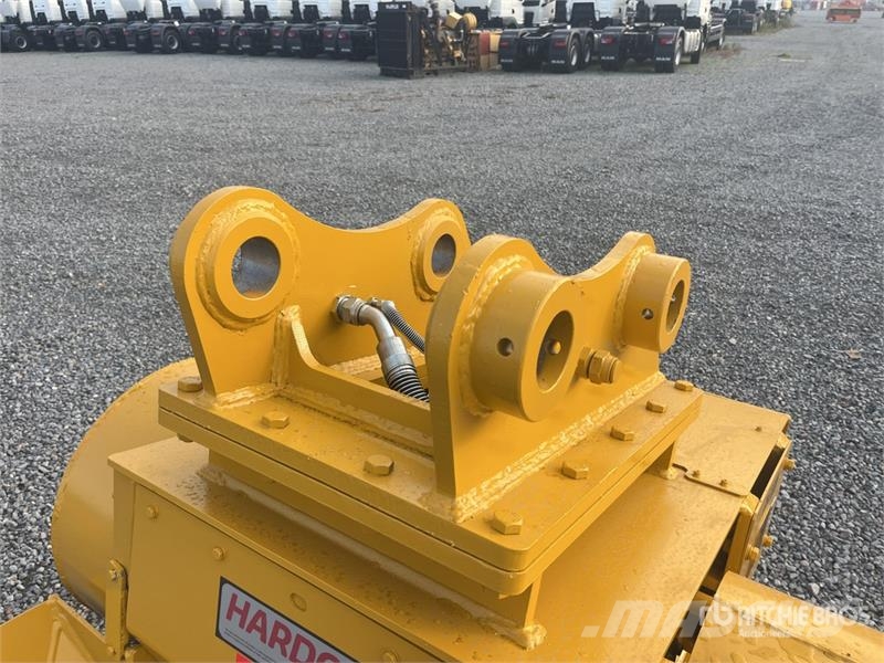 H&W BKT32034CRUSH 700 mm chrusing bucket 34 in Excavat معدات البناء - غير ذلك
