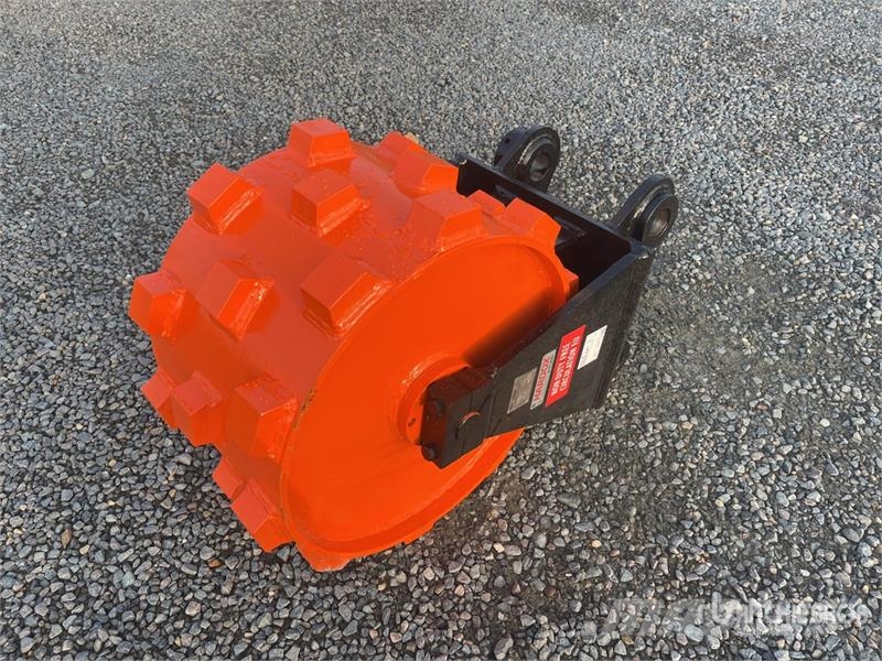 H&W CW32020 550 mm 20in Hydraulic Compaction Excavator دلاء