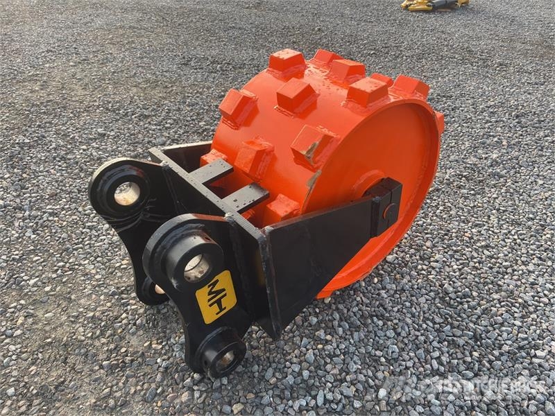 H&W CW32020 550 mm 20in Hydraulic Compaction Excavator دلاء