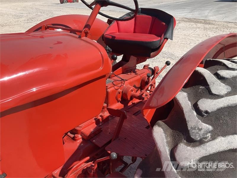 Habomg-Barreiros R335 2WD Antique Tractor (Inopera Traktorok