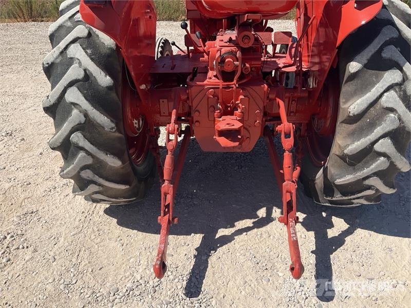 Habomg-Barreiros R335 2WD Antique Tractor (Inopera Traktorok
