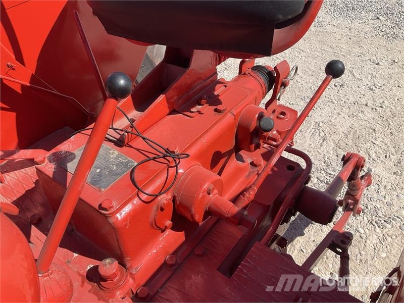 Habomg-Barreiros R335 2WD Antique Tractor (Inopera Traktorok