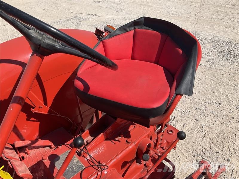 Habomg-Barreiros R335 2WD Antique Tractor (Inopera Traktorok