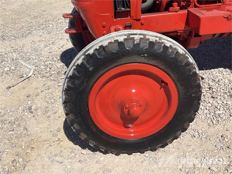 Habomg-Barreiros R335 2WD Antique Tractor (Inopera Traktorok