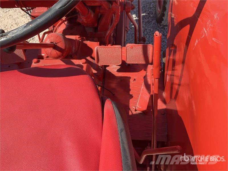 Habomg-Barreiros R335 2WD Antique Tractor (Inopera Traktorok