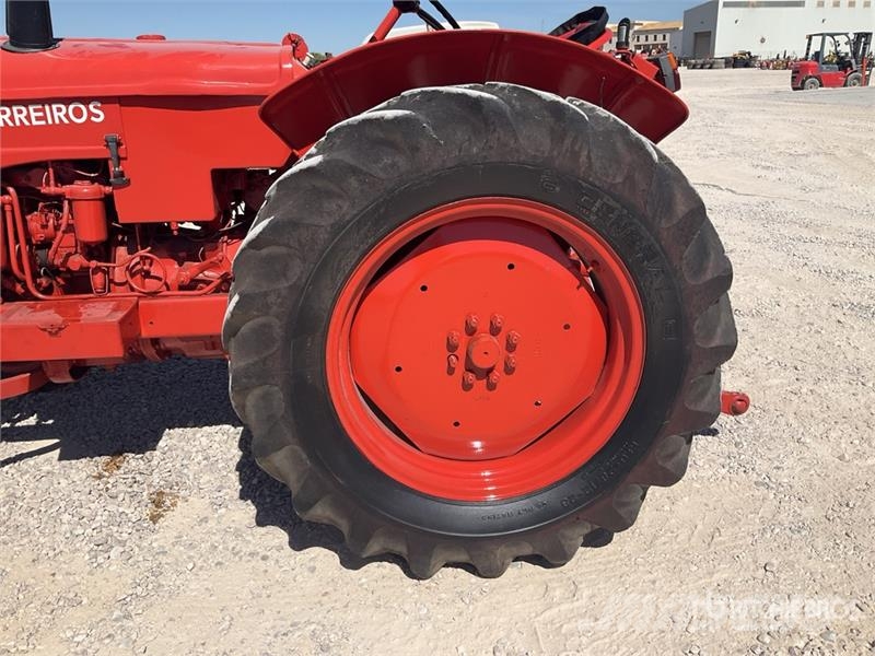 Habomg-Barreiros R335 2WD Antique Tractor (Inopera Traktorok
