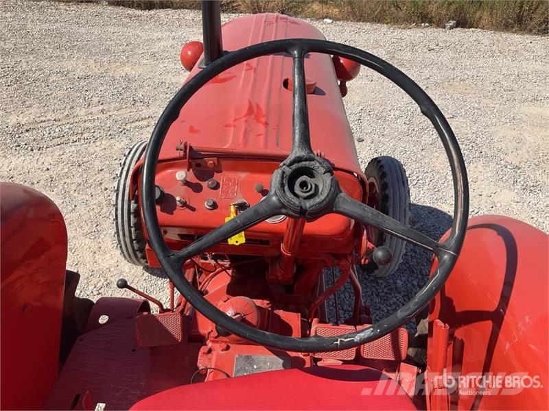 Habomg-Barreiros R335 2WD Antique Tractor (Inopera Traktorok