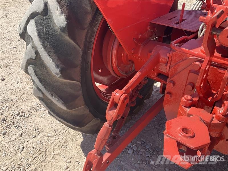 Habomg-Barreiros R335 2WD Antique Tractor (Inopera Traktorok